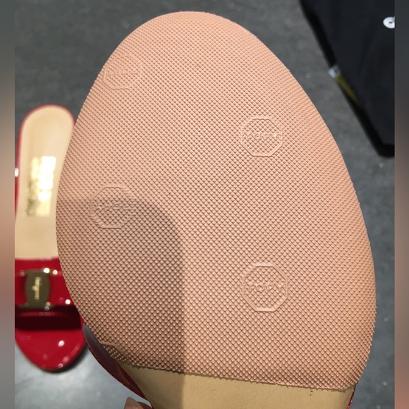 Brand new Ferragamo - vara bow slide sandal- size 6.5 - Picture 4 of 12